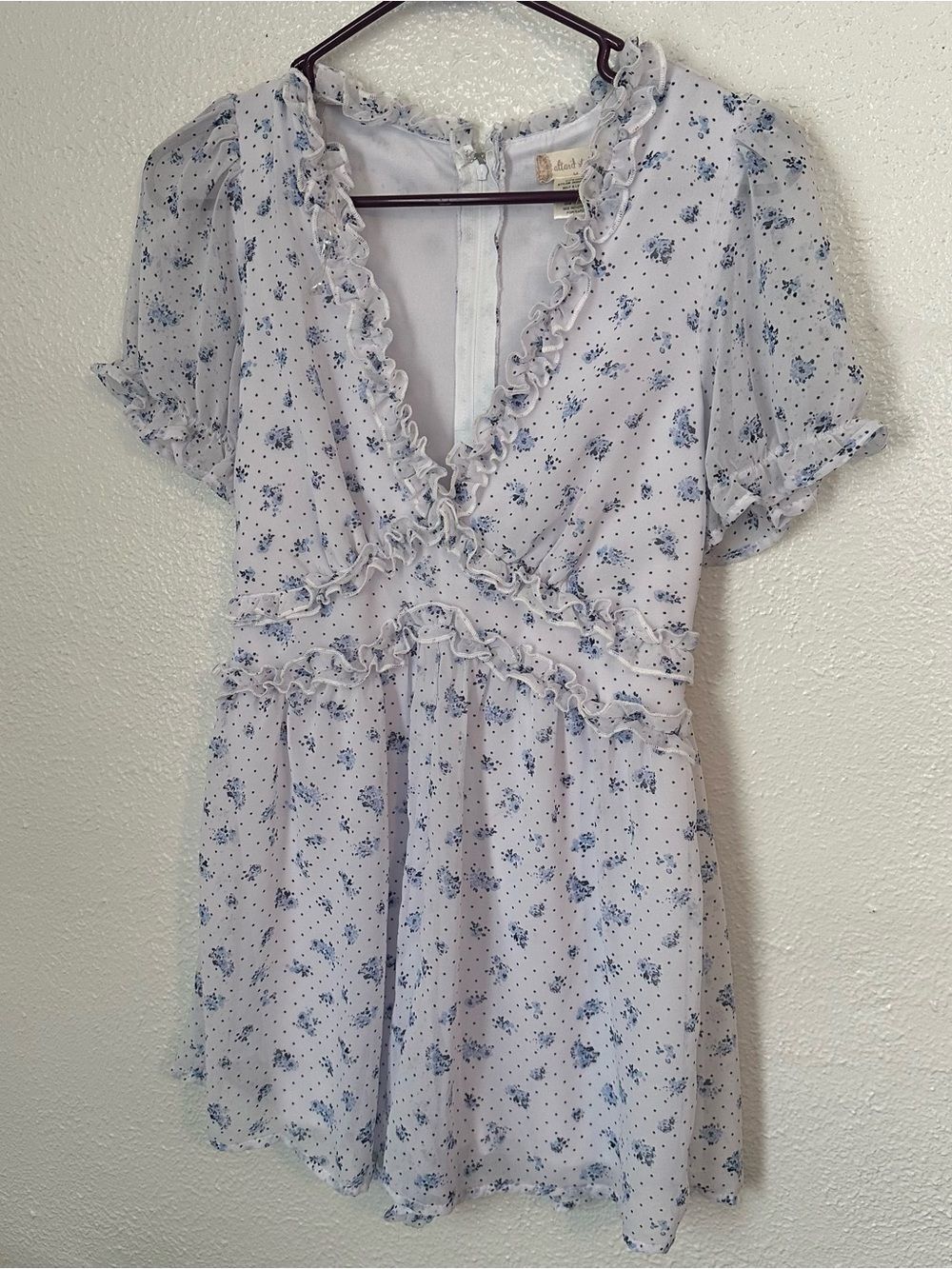 Altar’d state medium white blue floral romper ruffle dainty chic spring v neck
